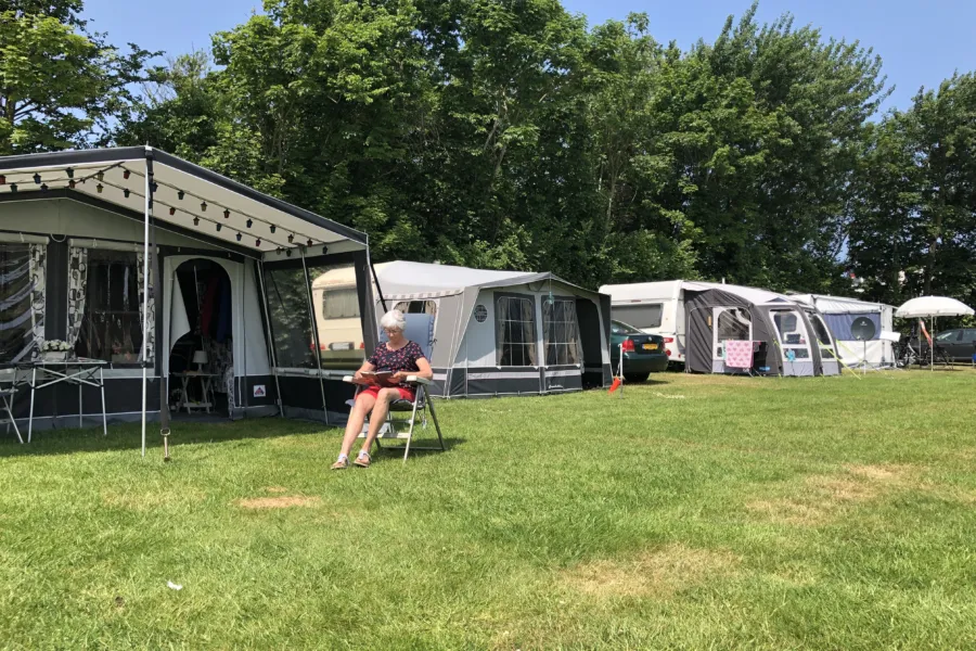 Coogherveld Camping Kamperen Caravans op een rij